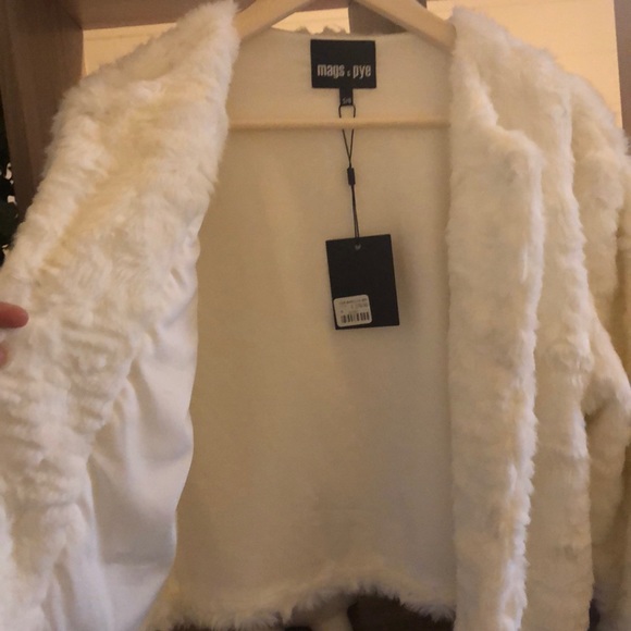 Mags & Pye Trendy White Coat - Picture 4 of 8